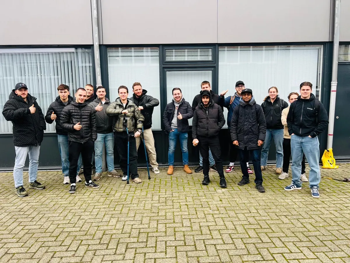 Een grote groep geslaagde cursisten van 123Vrachtwagen